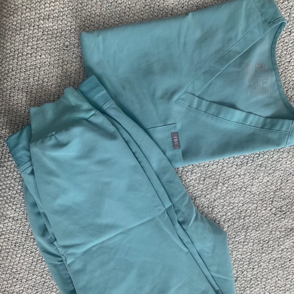 FIGS Seaglass Scrubs Set